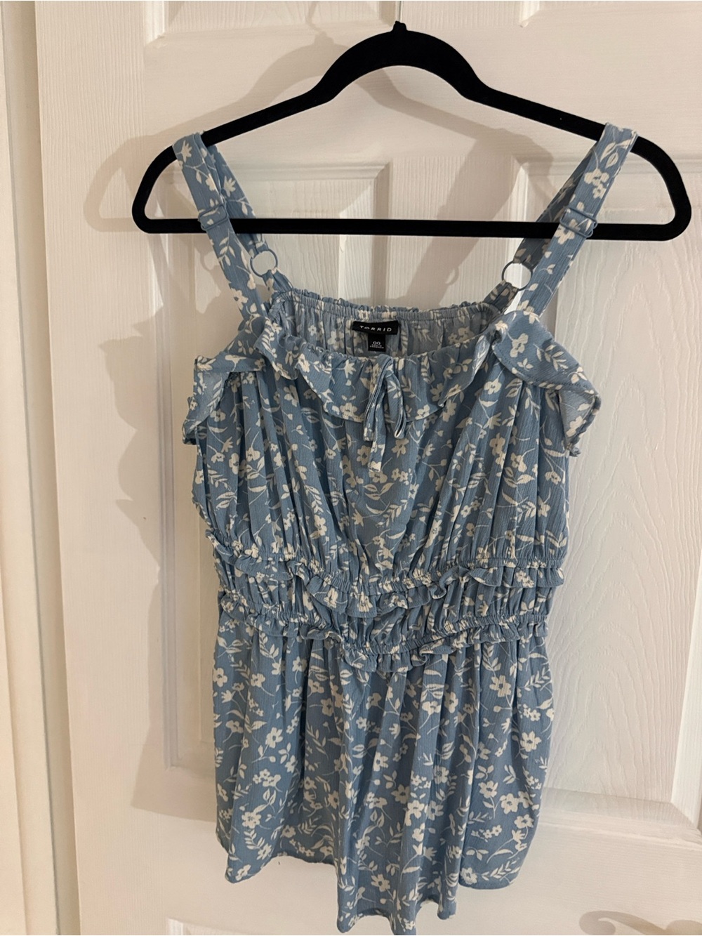 Torrid Adjustable strap blue floral top. Size 00